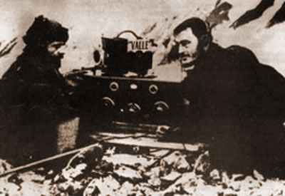 Comunicación radial de Baldoni y Moneta con la radio en las Orcadas del Sur en 1927