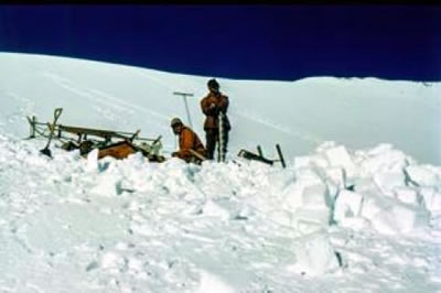 Glaciólogos del IAA al sur de la Península Antártica durante el AGI