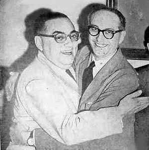 Alejandro Gómez junto a Arturo Frondizi en 1956.