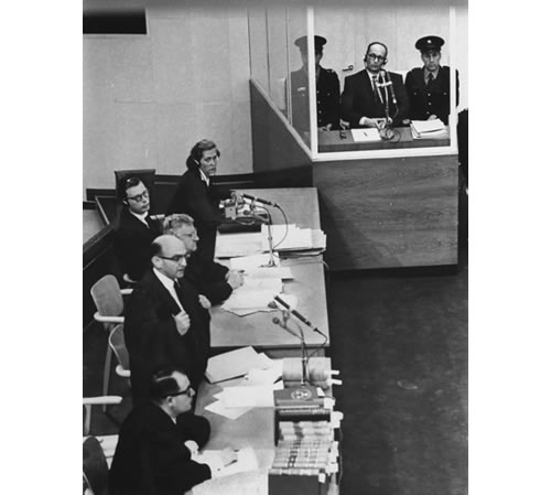 Eichmann  durante el juicio 