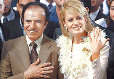 Dos caras de la fiesta de casamiento de Menem