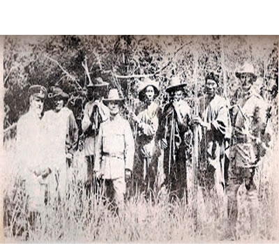 Exploradores del Chaco con caciques aborígenes en 1870
