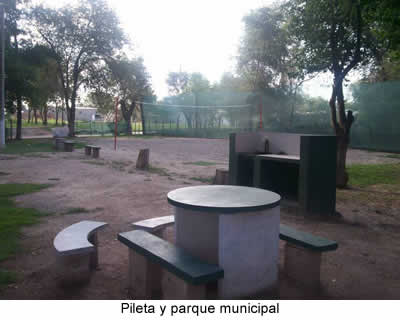 Pileta y parque municipal de Concarán