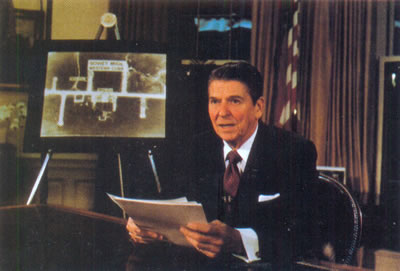 Ronald Reagan anuncia la Iniciativa de Defensa Estratégica,