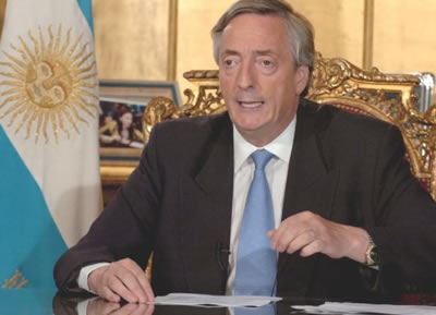 El 5 de junio de 2003 Néstor Kirchner, por medio de una cadena nacional da un discurso de la renovación de la Corte Suprema de la Nación para la remoción de la mayoría automática